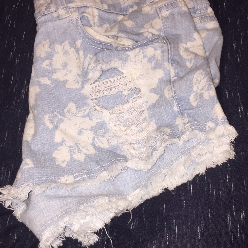 Shorts - Picture 4 of 5